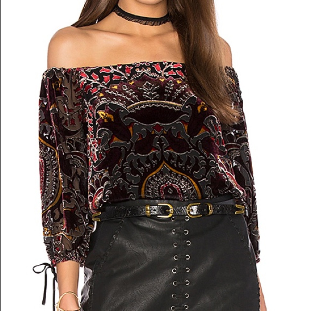 A+O Alecia off the shoulder velvet burnout